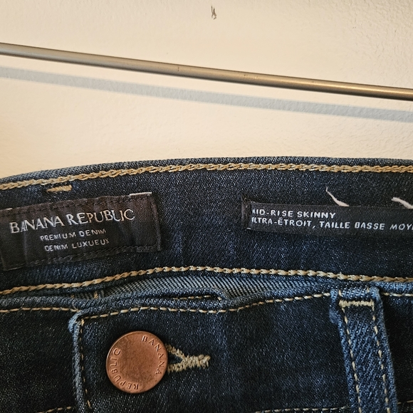 *2 For $30* Banana Republic mid rise skinny jeans. Size 30 - Picture 2 of 3